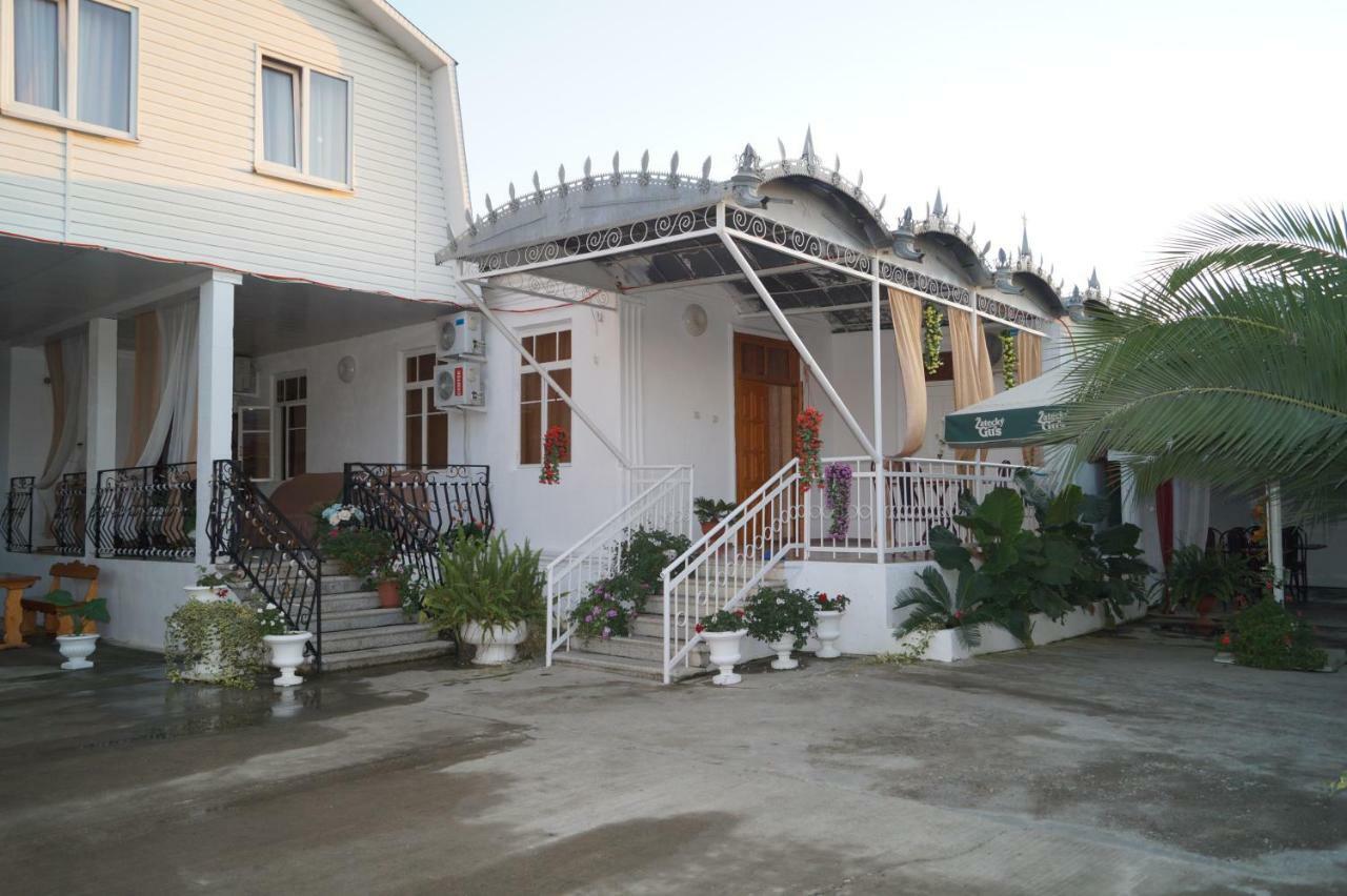 U Aleny Guesthouse Alakhadze Exterior photo